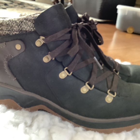 MERRILL HIKING BOOTS…Select Grip - Picture 2 of 4